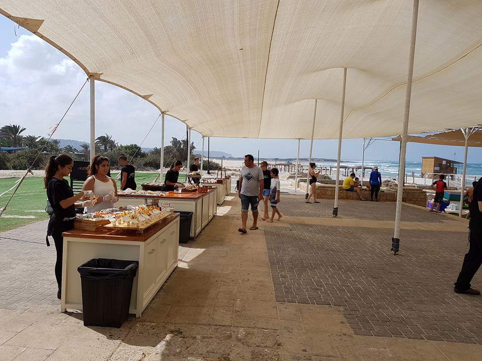 פארק מים שונית - סגור לארועים ארוחת צהריים עריכה קולינריה מוקפדת ובריאה על החוף